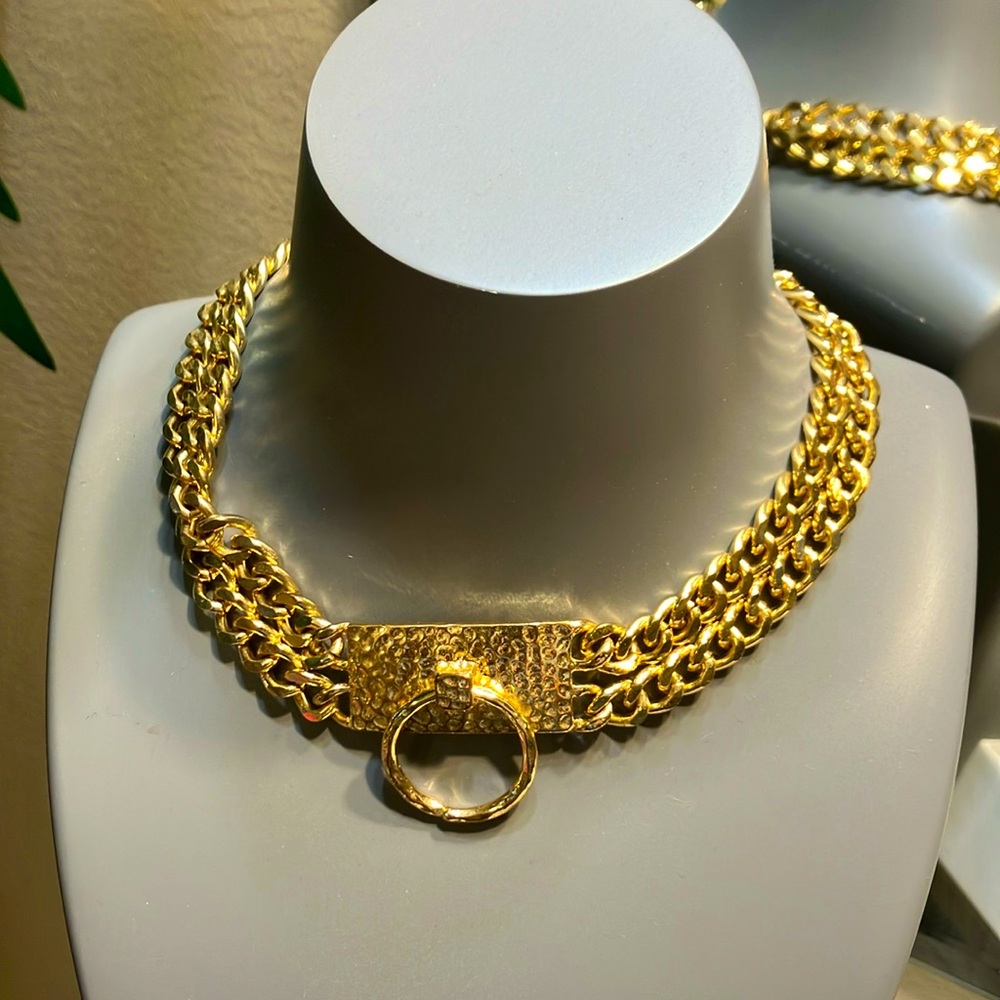 Venus women’s choker NWT